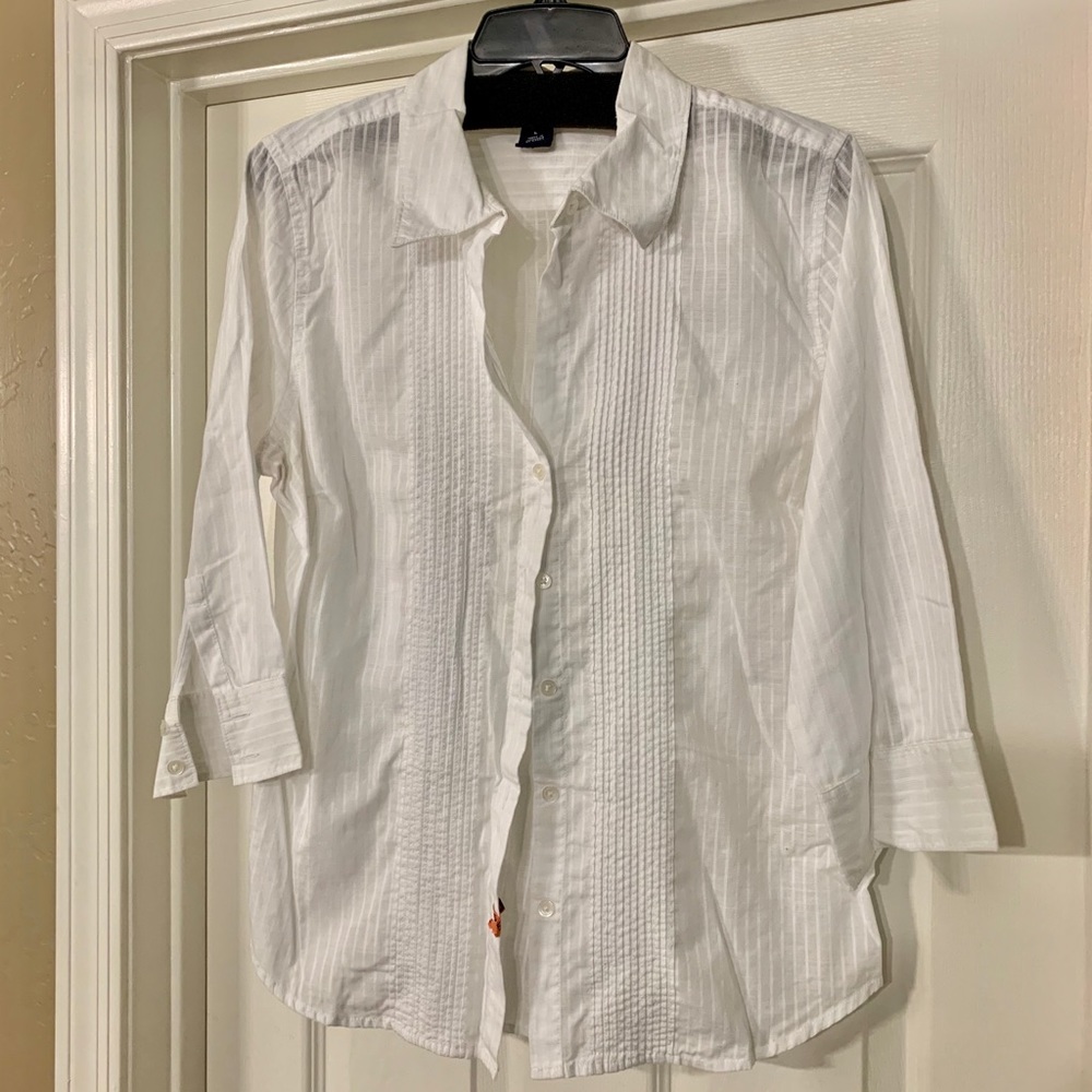 Gap fancy white blouse with tuxedo pleating